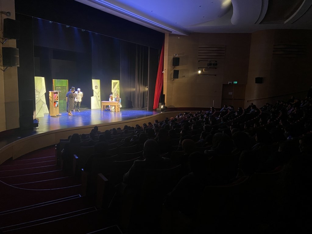 عرض تجريبي لمسرحية "انا عبقري" بحضور معلمين وطلاب من مدارس وادي عارة الابتدائية-10