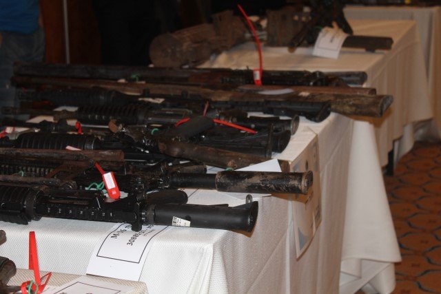 الناصرة: مؤتمر صحفي تستعرض فيه الشرطة مجموعة متنوعة من الأسلحة-4