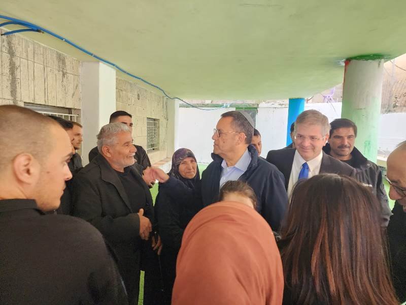 رئيس بلدية القدس "موشيه ليئون" يزور مخيم شعفاط-3