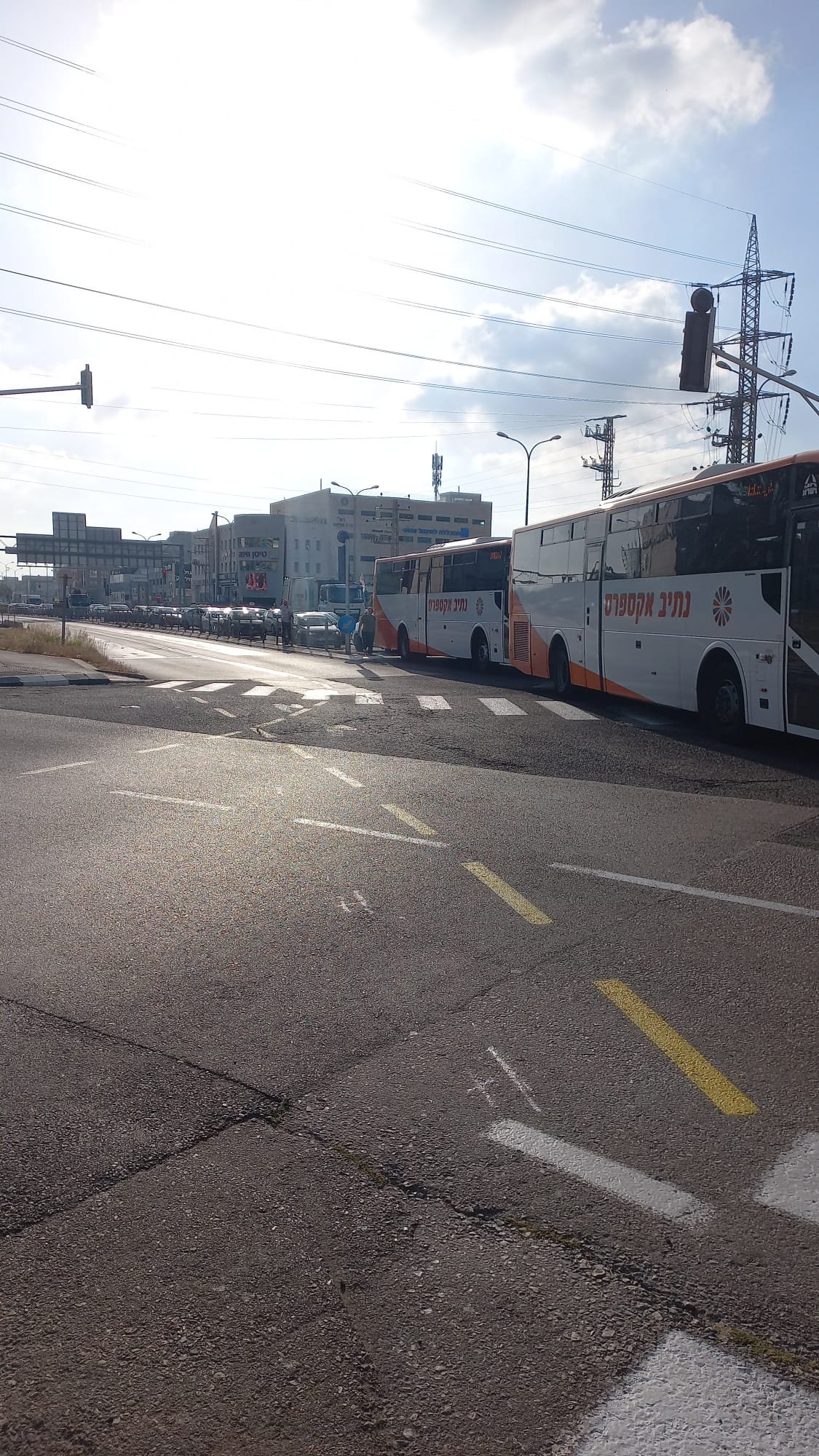 سائقو الحافلات ينظمون اضرابًا وتظاهرات في عدة مدن-5