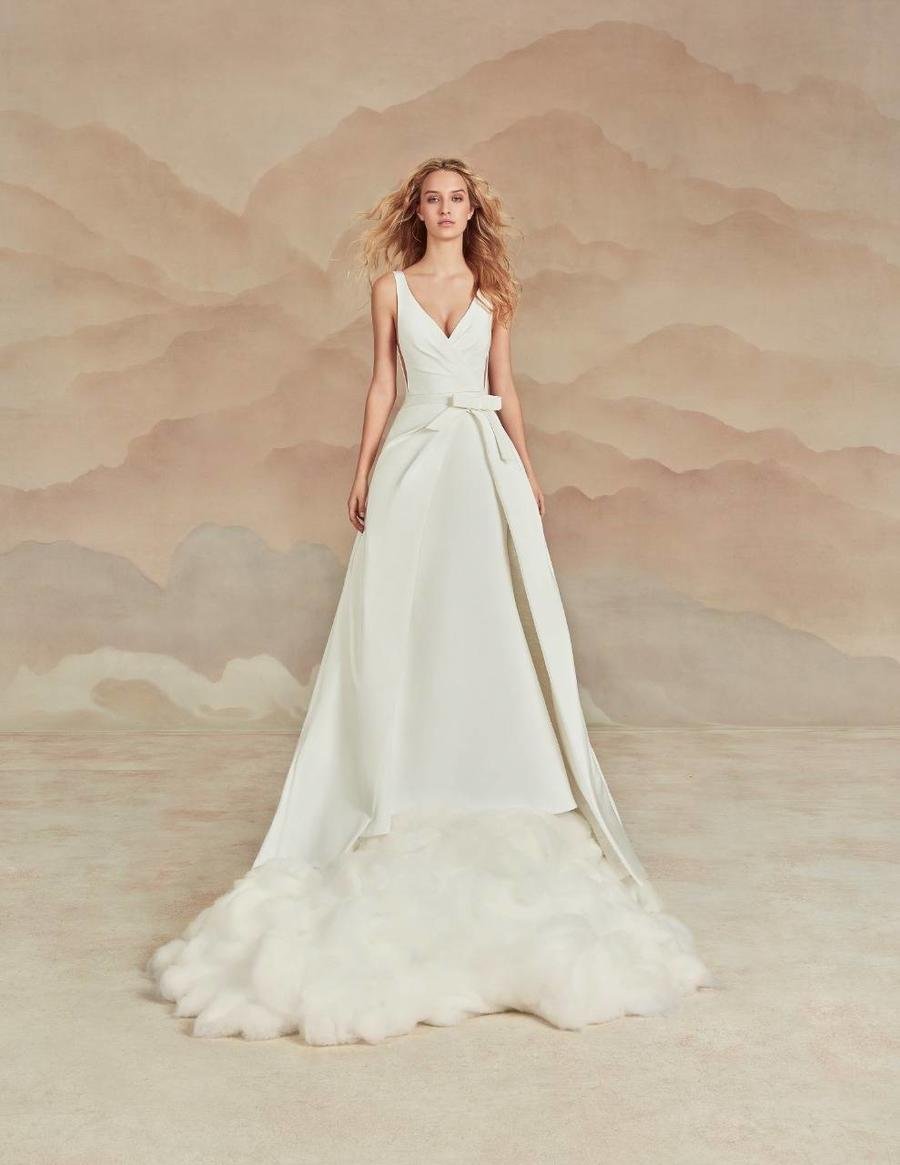 للعروس الناعمة اختاري فستان زفاف بتصميم بسيط-2