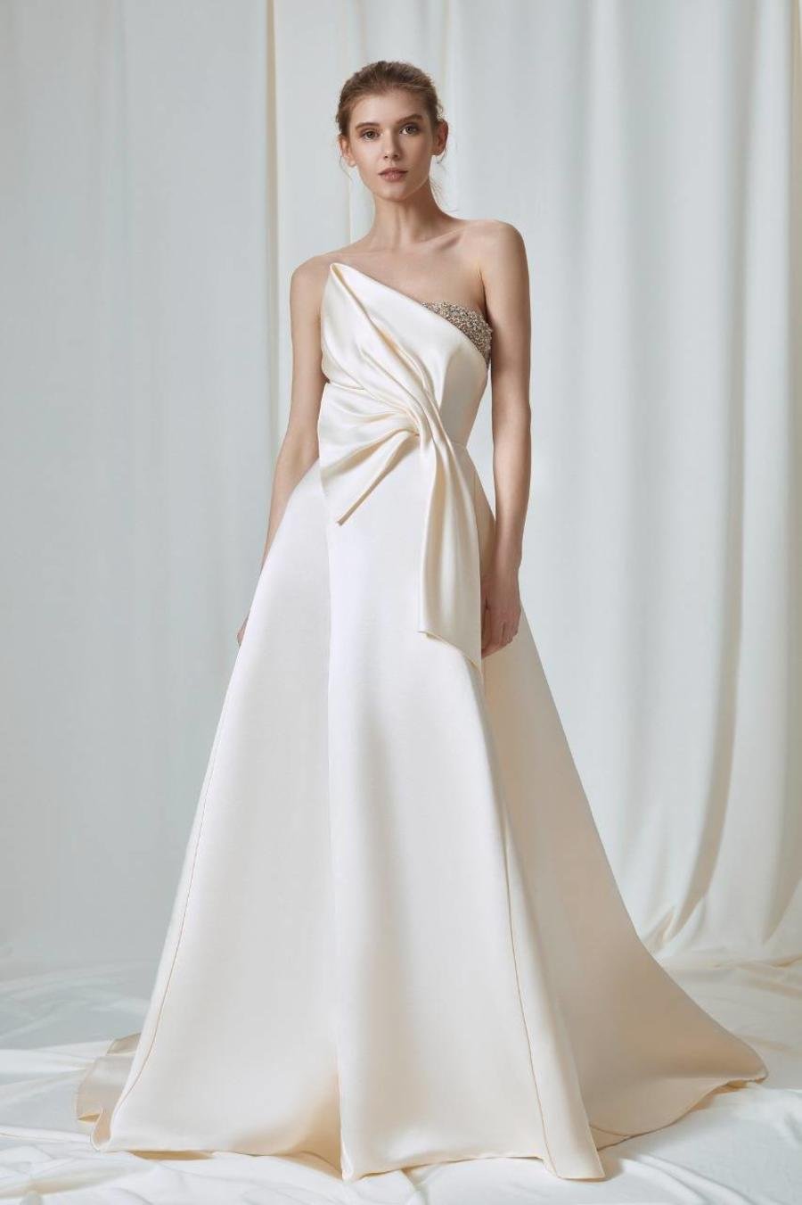 للعروس الناعمة اختاري فستان زفاف بتصميم بسيط-3