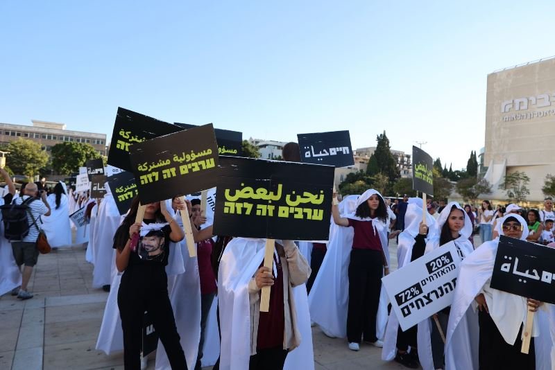 بمشاركة جماهيرية واسعة: تل ابيب تشهد "مسيرة الأموات" الحاشدة ضد العنف والجريمة-1