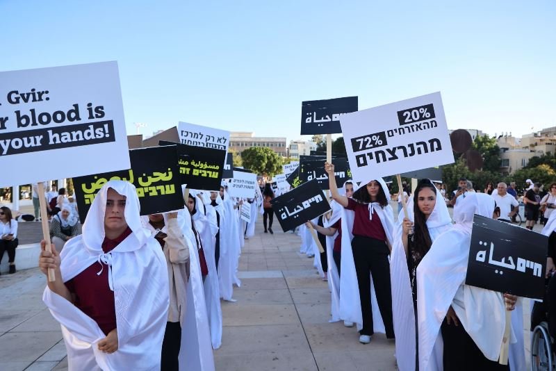 بمشاركة جماهيرية واسعة: تل ابيب تشهد "مسيرة الأموات" الحاشدة ضد العنف والجريمة-8