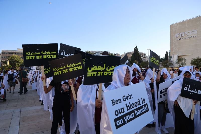 بمشاركة جماهيرية واسعة: تل ابيب تشهد "مسيرة الأموات" الحاشدة ضد العنف والجريمة-10