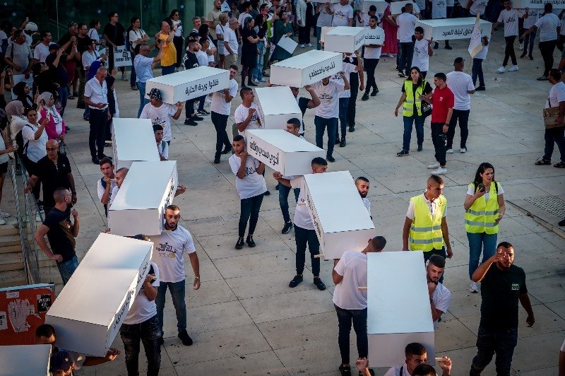 بمشاركة جماهيرية واسعة: تل ابيب تشهد "مسيرة الأموات" الحاشدة ضد العنف والجريمة-12