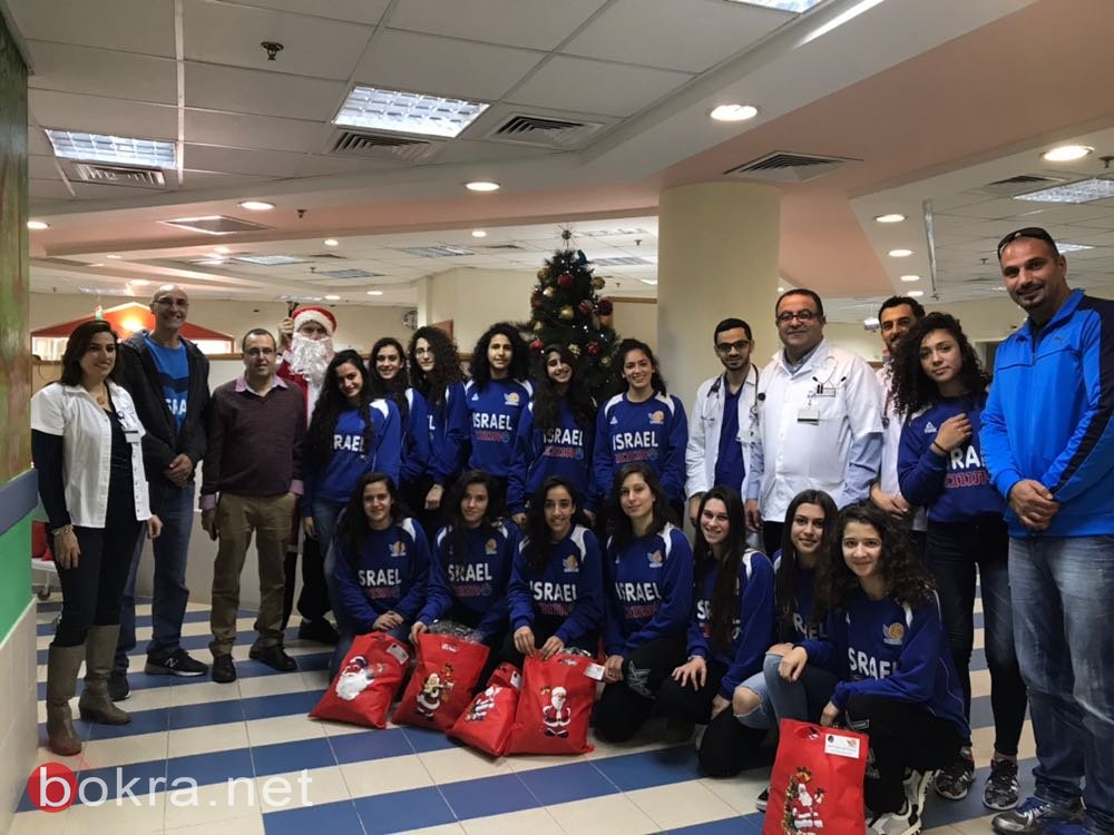 فريق الوسط العربي للشابات بكرة السلة يوزع الهدايا على المرضى-7