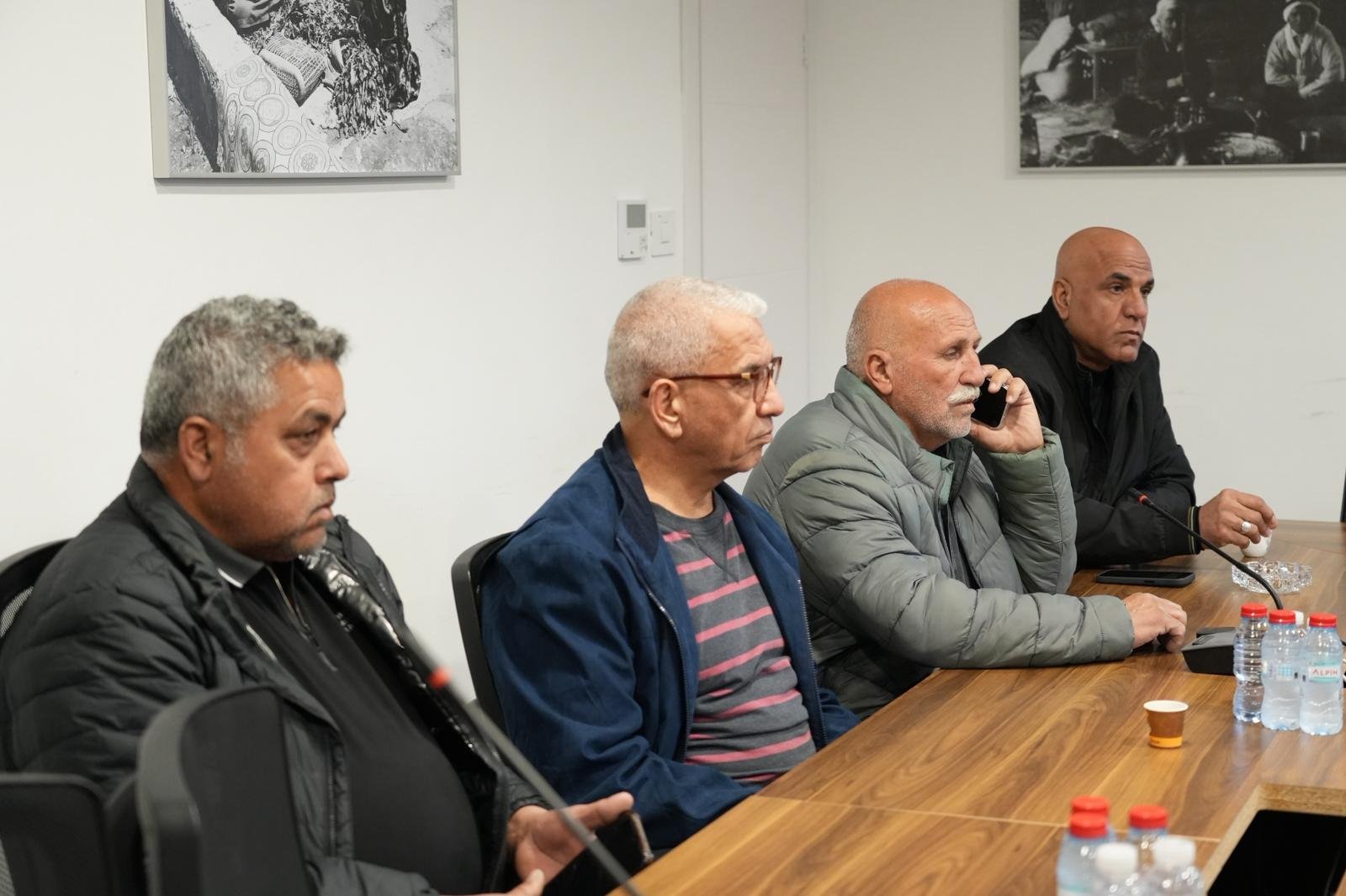 صرخات وكلمات غاضبة باجتماع الرؤساء في بير المكسور وقرار لجنازة مشتركة ومظاهرة ضخمة غدًا-2