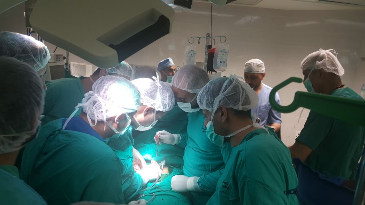 عمليات جراحية معقدة وتنقل بين غرف العمليات لعلاج المصابين أثناء مواجهات الأمس-1