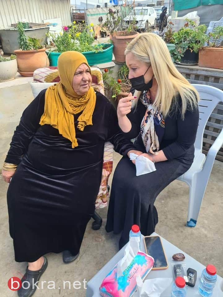 عضو الكنيست روت فاسرمن لاندة في زيارة لبيت المرحوم احمد حجازي في طمرة-1