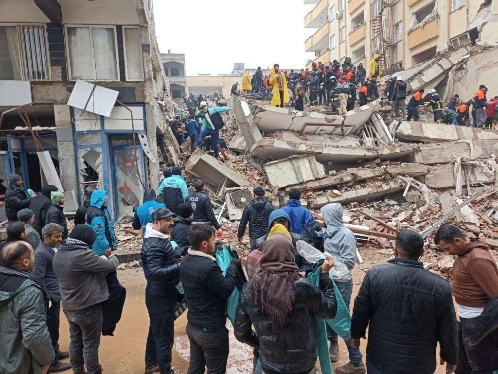 انطلاق حملات محلية لاغاثة المتضررين السوريين من زلزال تركيا-2