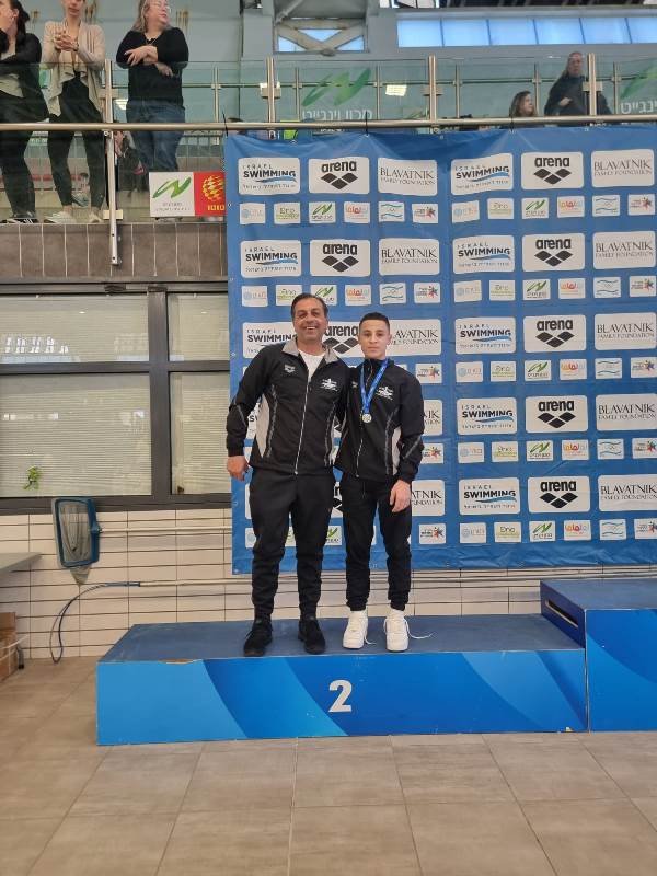 فخر كبير..السّبيح النصراوي مهدي شريف يحصد المرتبه الأولى في بطولة اسرائيل لسباحة 100 متر-3