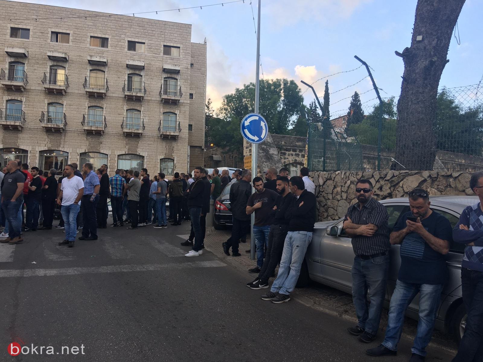الناصرة: الآلاف يشيّعون الفنان توفيق زهر ضحية جريمة القتل-2