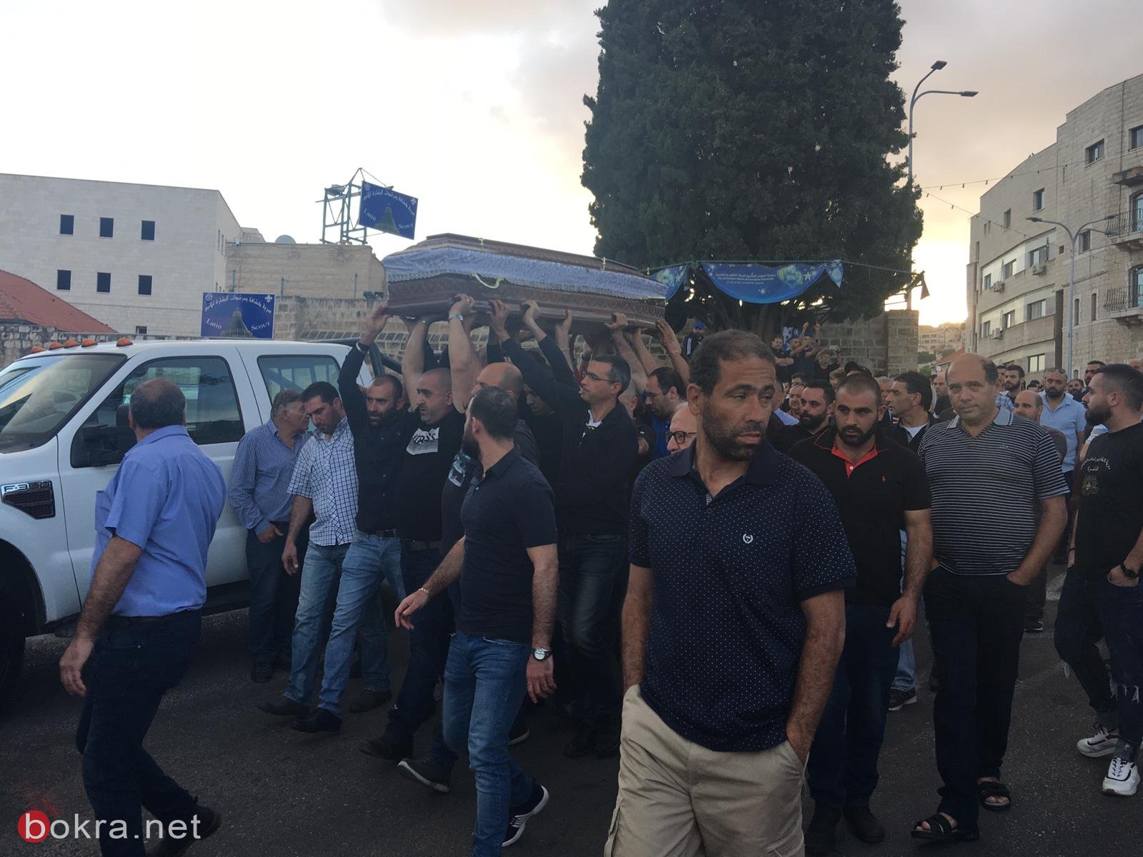 الناصرة: الآلاف يشيّعون الفنان توفيق زهر ضحية جريمة القتل-18