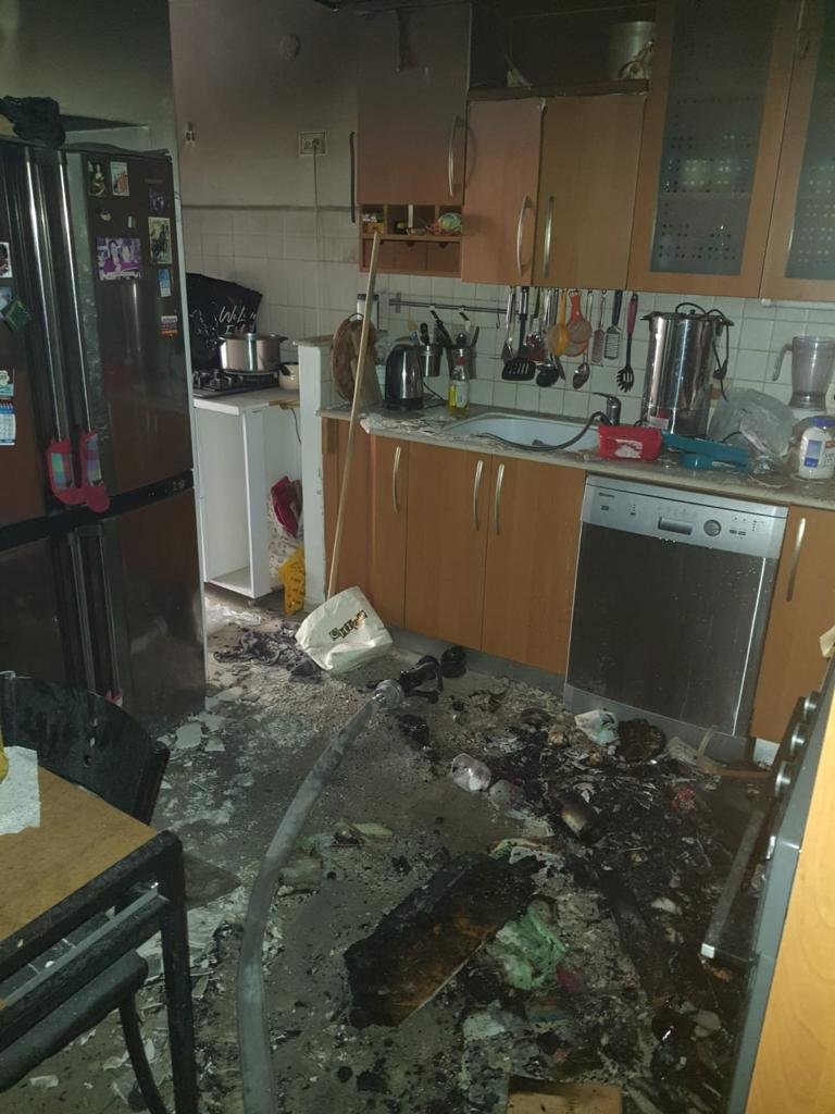 حيفا:اندلاع حريق في مبنى سكني، وانقاذ كلب وقطتين-1