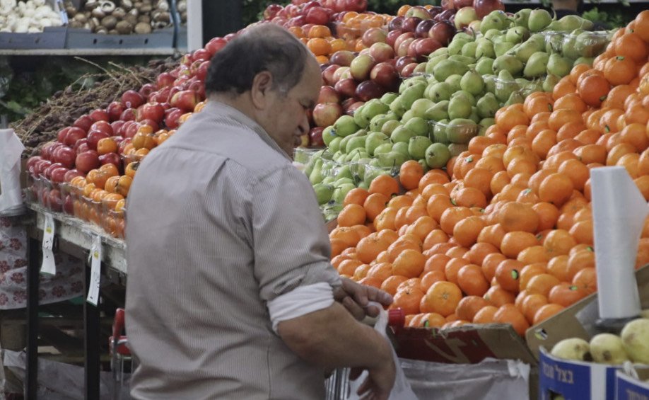 رغم غلاء الأسعار .. العيد يفرض نفسه| حركة تجارية نشطة في وادي عارة-10