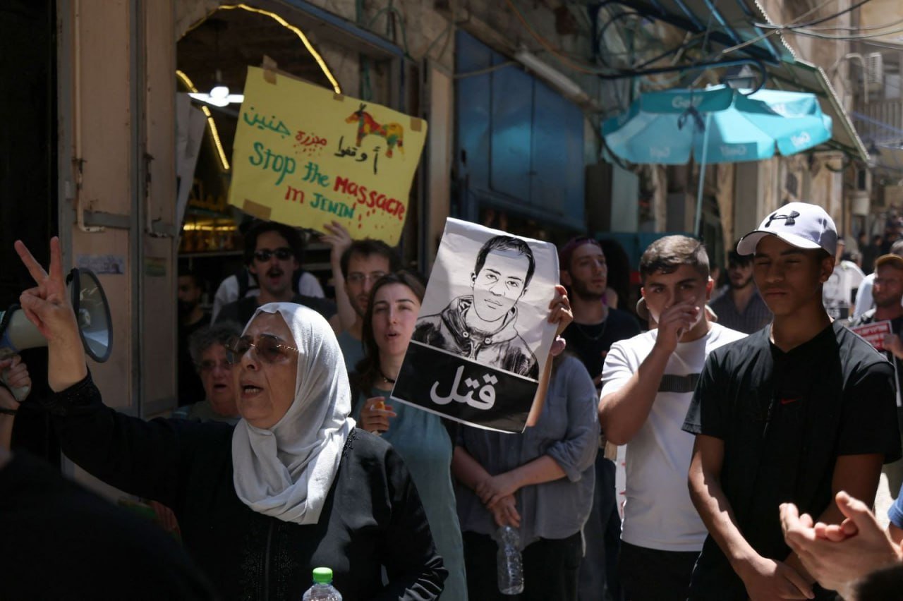 ناشطون يحتجون على تبرئة قاتل الشهيد اياد الحلاق ويطالبون بوقف تهجير عائلة صب لبن-2