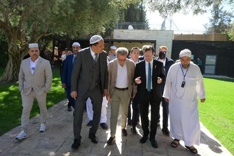 رئيس الدولة يلتقي وفداً من القادة المسلمين من مختلف أنحاء أوروبا-2