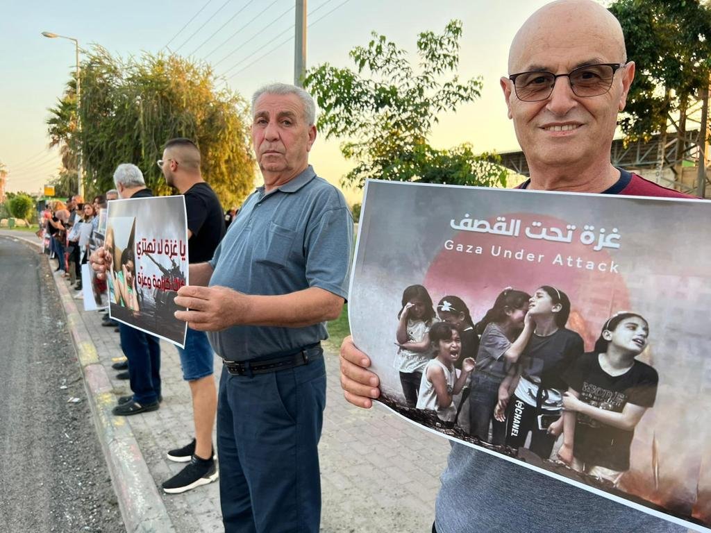 الطيبة: العشرات يشاركون في وقفه احتجاجيه تنديدًا بالعدوان على غزة-2