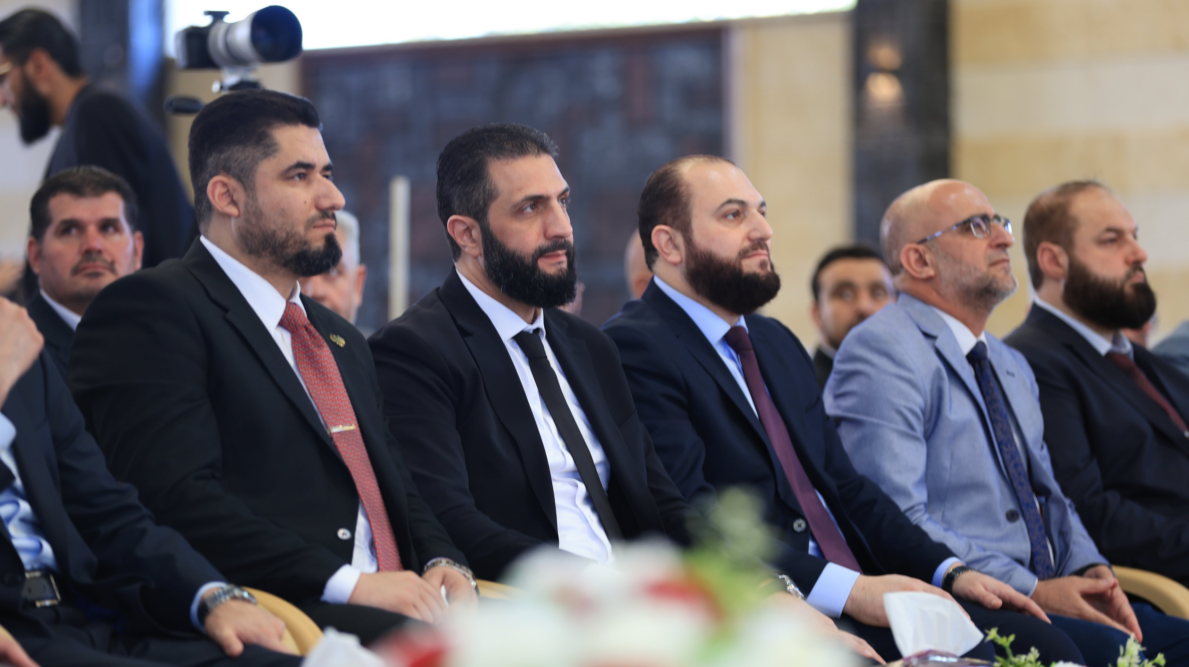 صور: أحمد الشرع يحضر حفل تخرج زوجته لطيفة الدروبي في جامعة إدلب-0