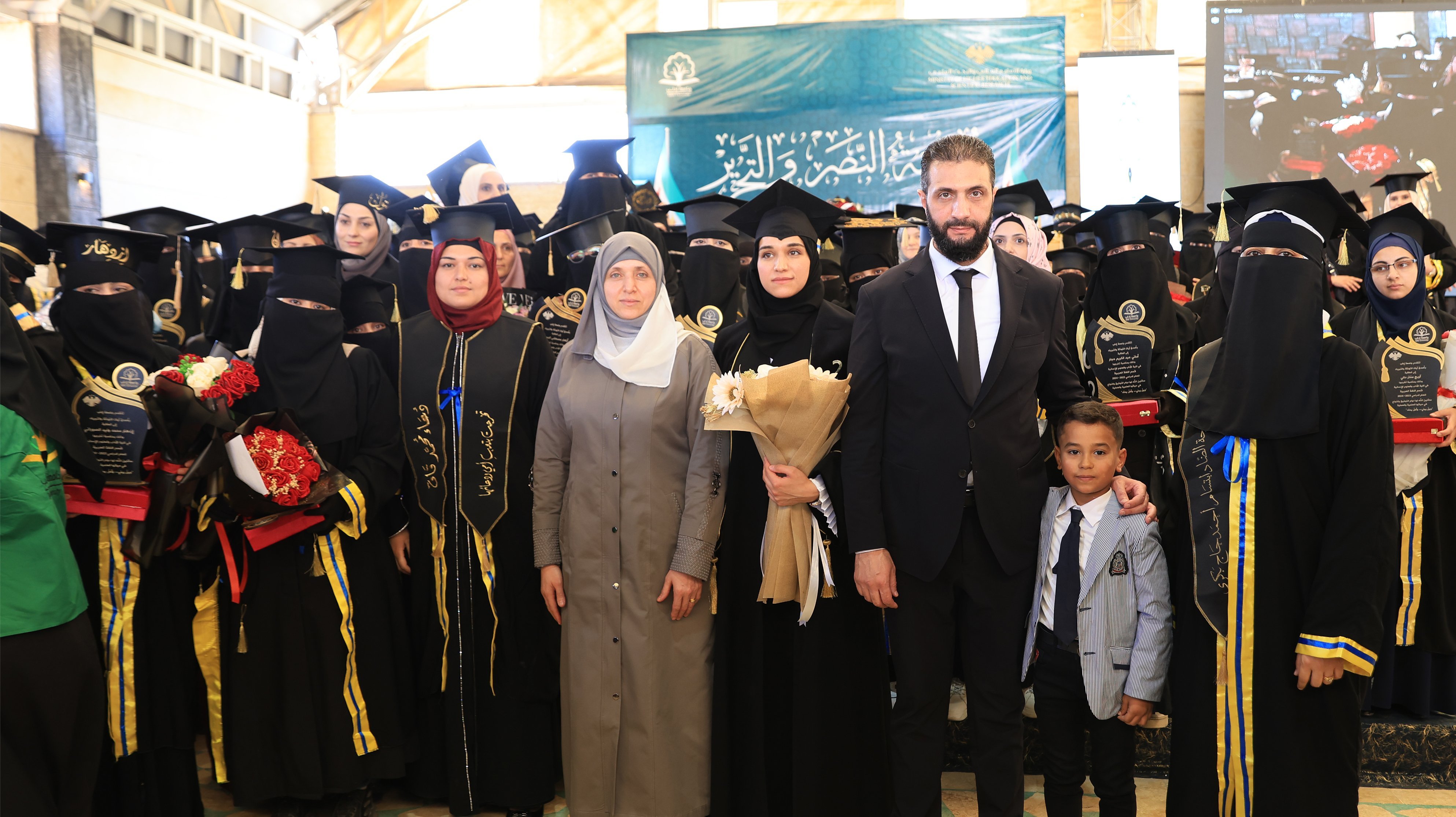 صور: أحمد الشرع يحضر حفل تخرج زوجته لطيفة الدروبي في جامعة إدلب-1