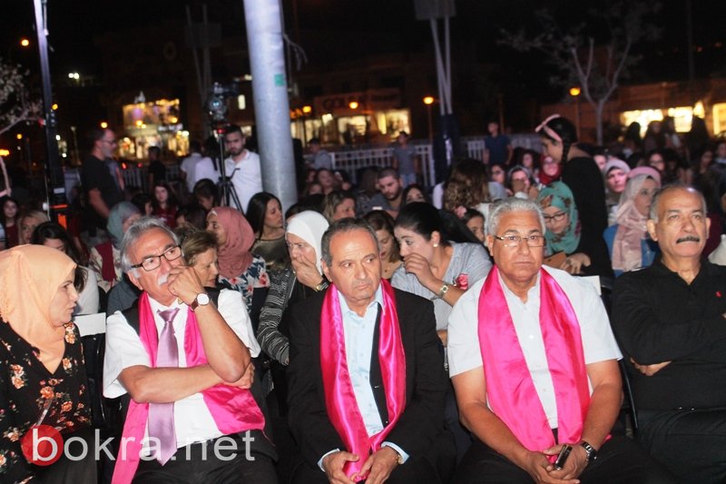 مؤسسة مريم تنطلق في سخنين وتضيء ساحة البلدية باللون الزهري-14