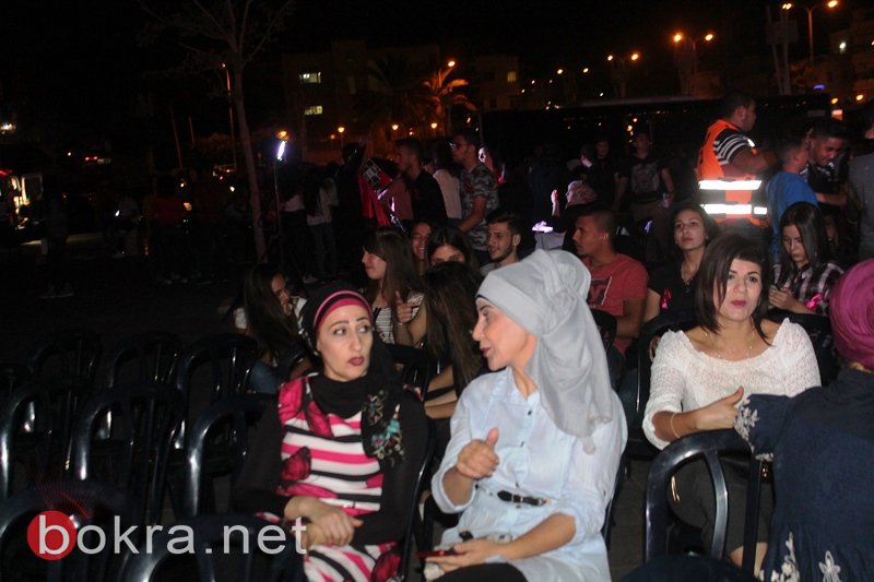 مؤسسة مريم تنطلق في سخنين وتضيء ساحة البلدية باللون الزهري-30