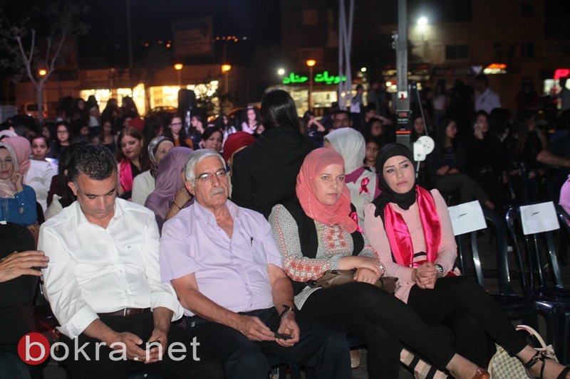 مؤسسة مريم تنطلق في سخنين وتضيء ساحة البلدية باللون الزهري-32