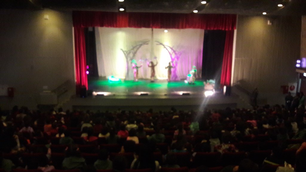  ضمن السلة الثقافية في بلدية شفاعمرو: أكثر من ألف طفل شفاعمري يشاهدون مسرحية "أسطورة الشجرة الصغيرة"-28