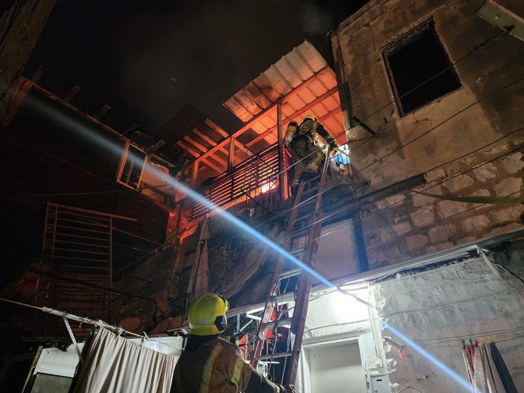 حيفا-إندلاع حريق في عريشة بمنزل سكني-2
