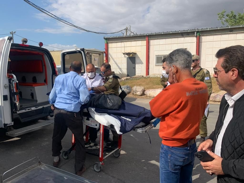 إسرائيل تفرج عن جثماني شهيدين محتجزين وتصيب فلسطينيين بجروح في الخليل-2