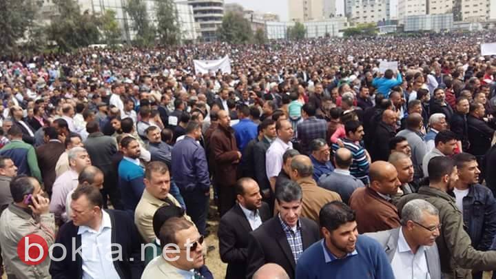 فيديو .. فلسطينيون يتظاهرون بغزة احتجاجا على قرار خفض رواتبهم ويطالبون بإقالة الحمد الله-2