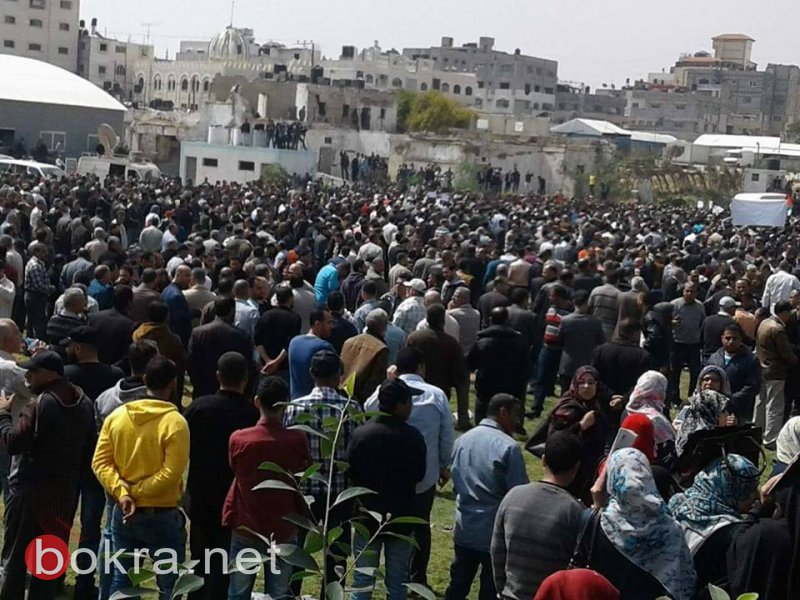 فيديو .. فلسطينيون يتظاهرون بغزة احتجاجا على قرار خفض رواتبهم ويطالبون بإقالة الحمد الله-11