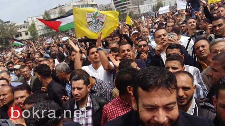 فيديو .. فلسطينيون يتظاهرون بغزة احتجاجا على قرار خفض رواتبهم ويطالبون بإقالة الحمد الله-14