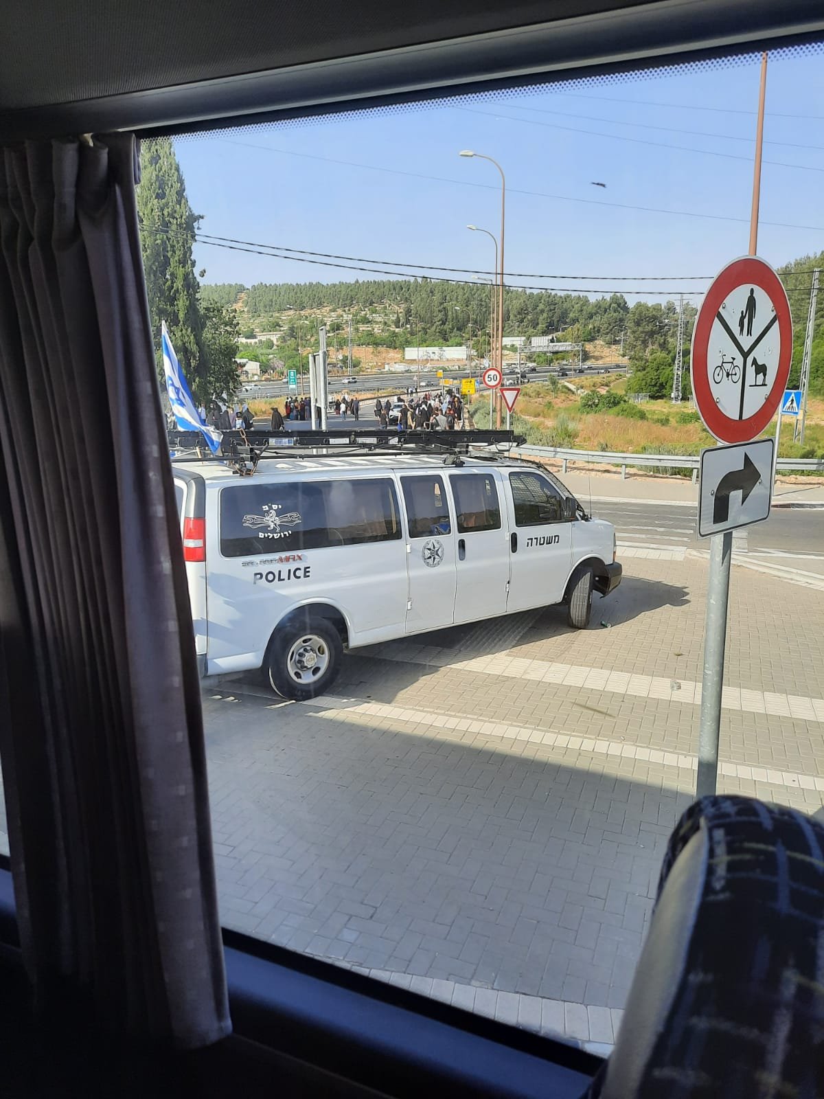 الشرطة توقف الحافلات المتجه إلى القدس، والمصلون مصرون على الوصول!-2