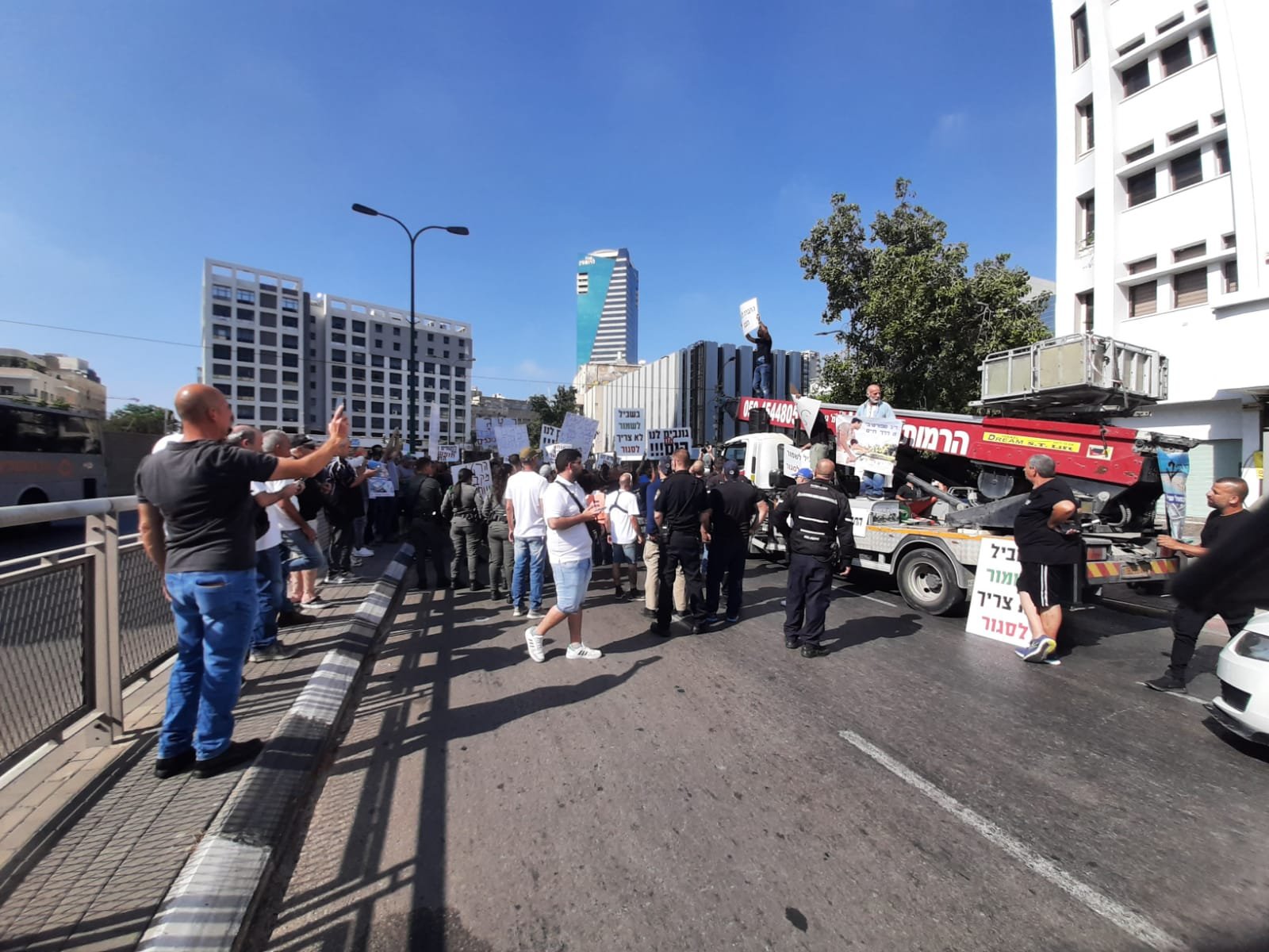 إحتجاج الصيادين:مفترق بيغن في تل أبيب مغلق أمام حركة السير-3