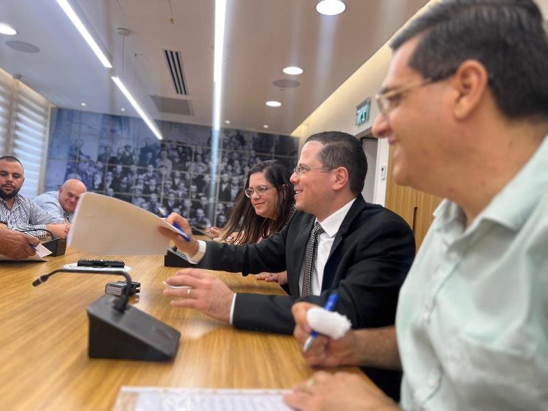 حدث تاريخي في المستشفى الإنجليزي: اتفاقية عمل جماعية الأولى من نوعها في المؤسسات الطبية العربية-10