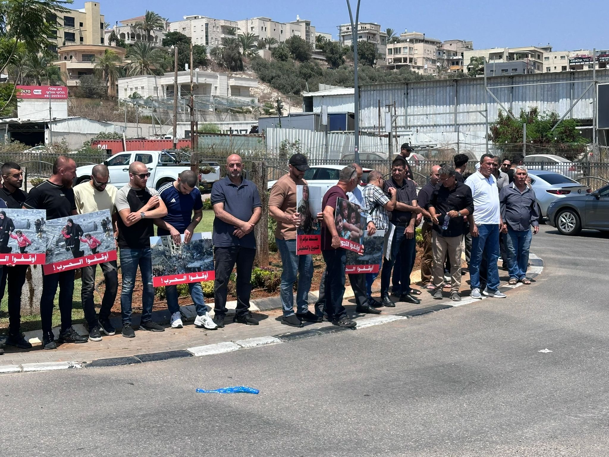 وقفة احتجاجية في كفر قرع تضامناً مع غزة-3