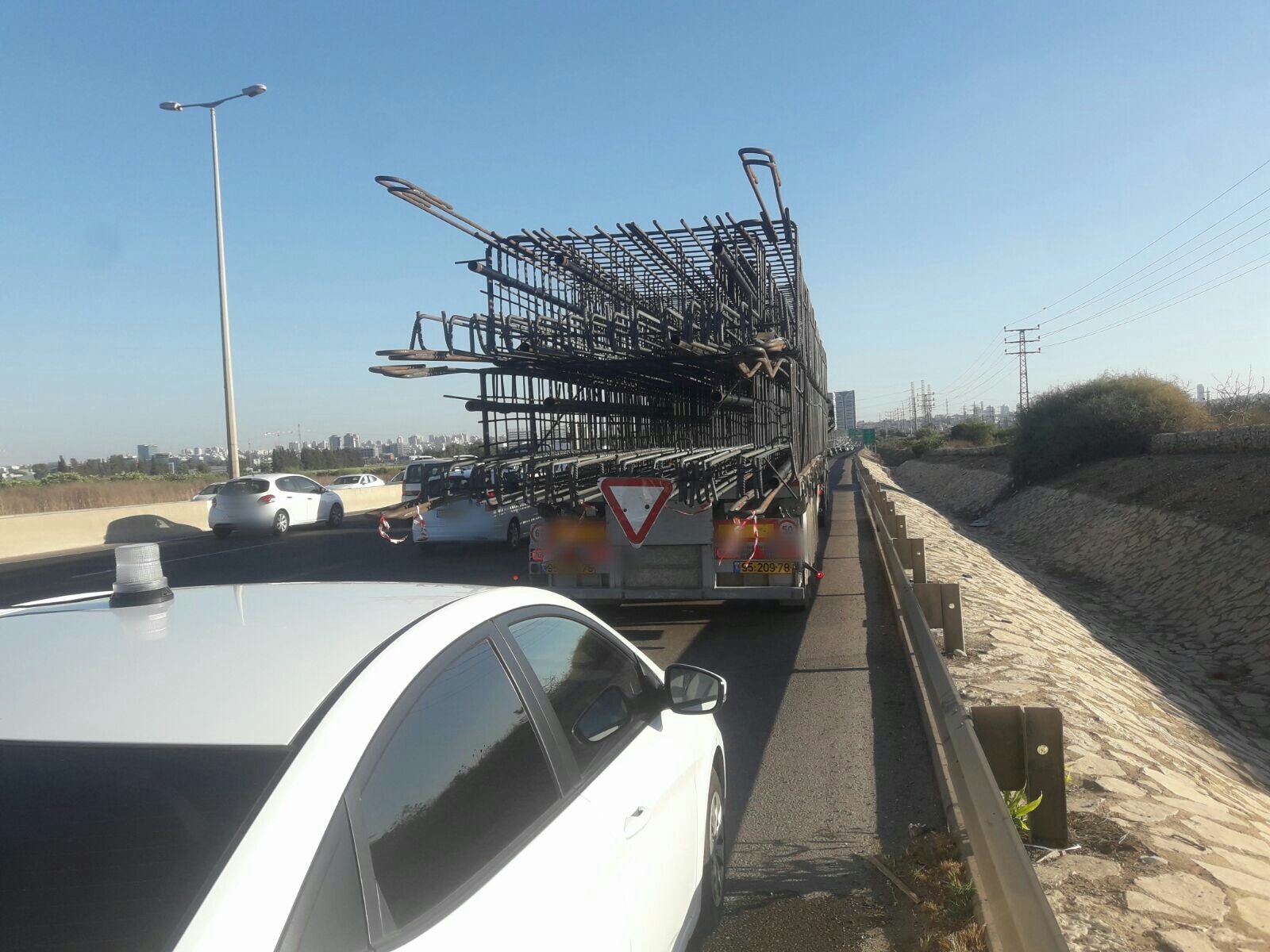  ضبط سائق سيارة شحن من الناصرة ومعه حمولة زائدة -2