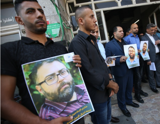 غزة: وقفة للصحافيين تنديدًا بقتل الصحافي نضال اغبارية "سياسة واضحة لقتل نخبة شعبنا تحت غطاء الإجرام"-2