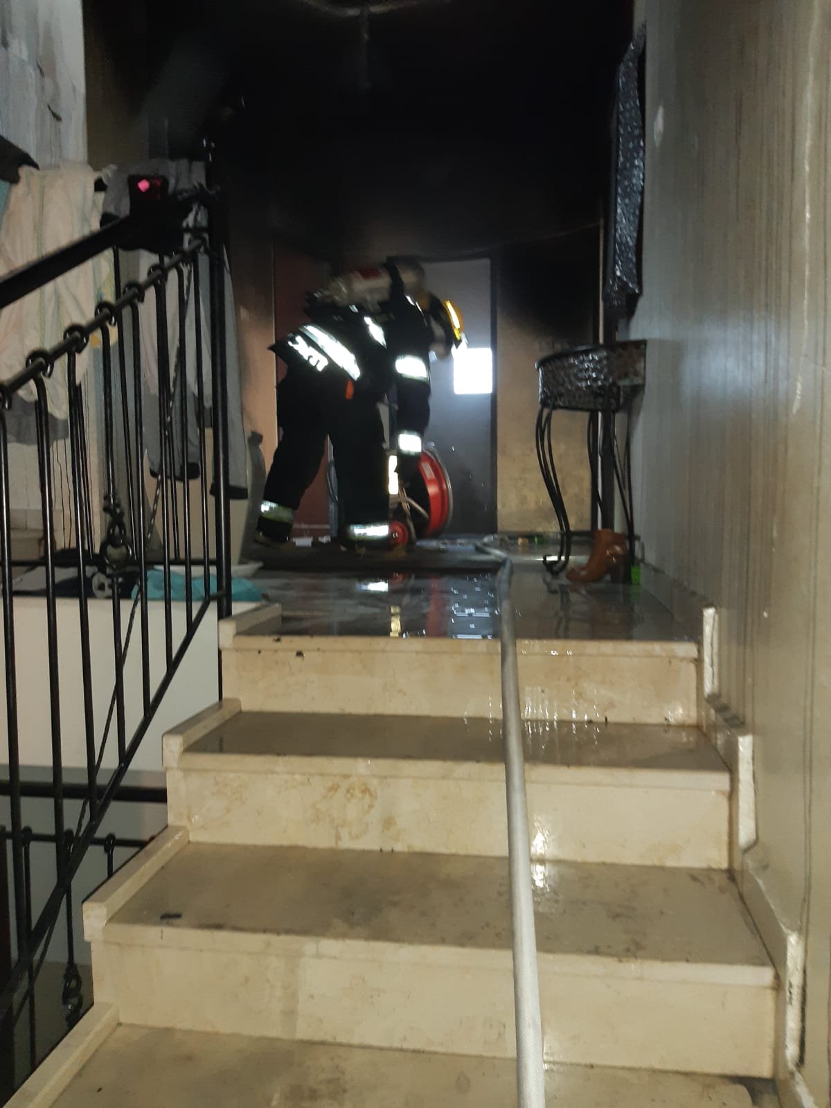 مدفأة اسلاك تتسبب باندلاع حريق كبير بمنزل في باقة الغربية - تحذير-2