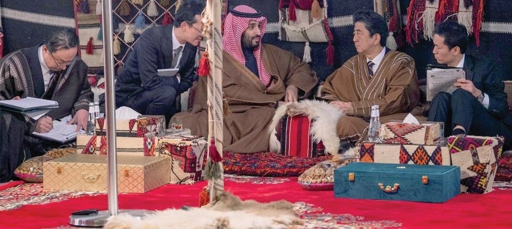 الأمير محمد بن سلمان يستقبل مسؤولا أجنبيا رفيعا في خيمة شتوية (صور)-0