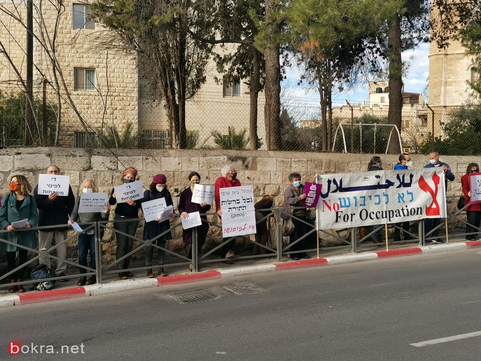 العشرات يتظاهرون أمام المحكمة في القدس ضد اخلاء العائلات المقدسية من الشيخ جراح-0