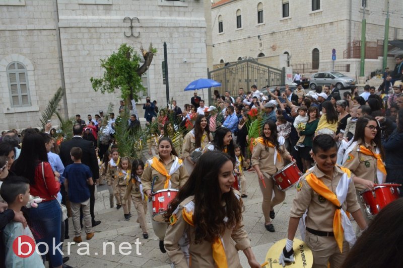 بألوان الربيع الزاهية .. الناصرة تحتفل بعيد الشعانين في بازيلكا البشارة-10
