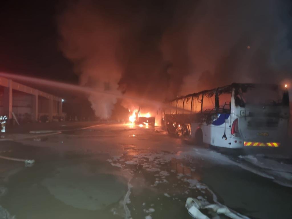 نهاريا: إندلاع حريق في حافلة-5