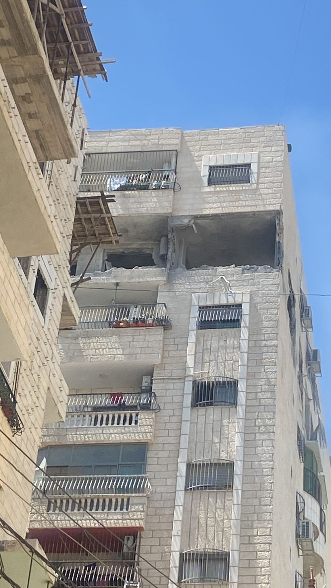 القدس : تفجير منزل الشهيد فادي جمجوم في مخيم شعفاط شمال شرق القدس-1