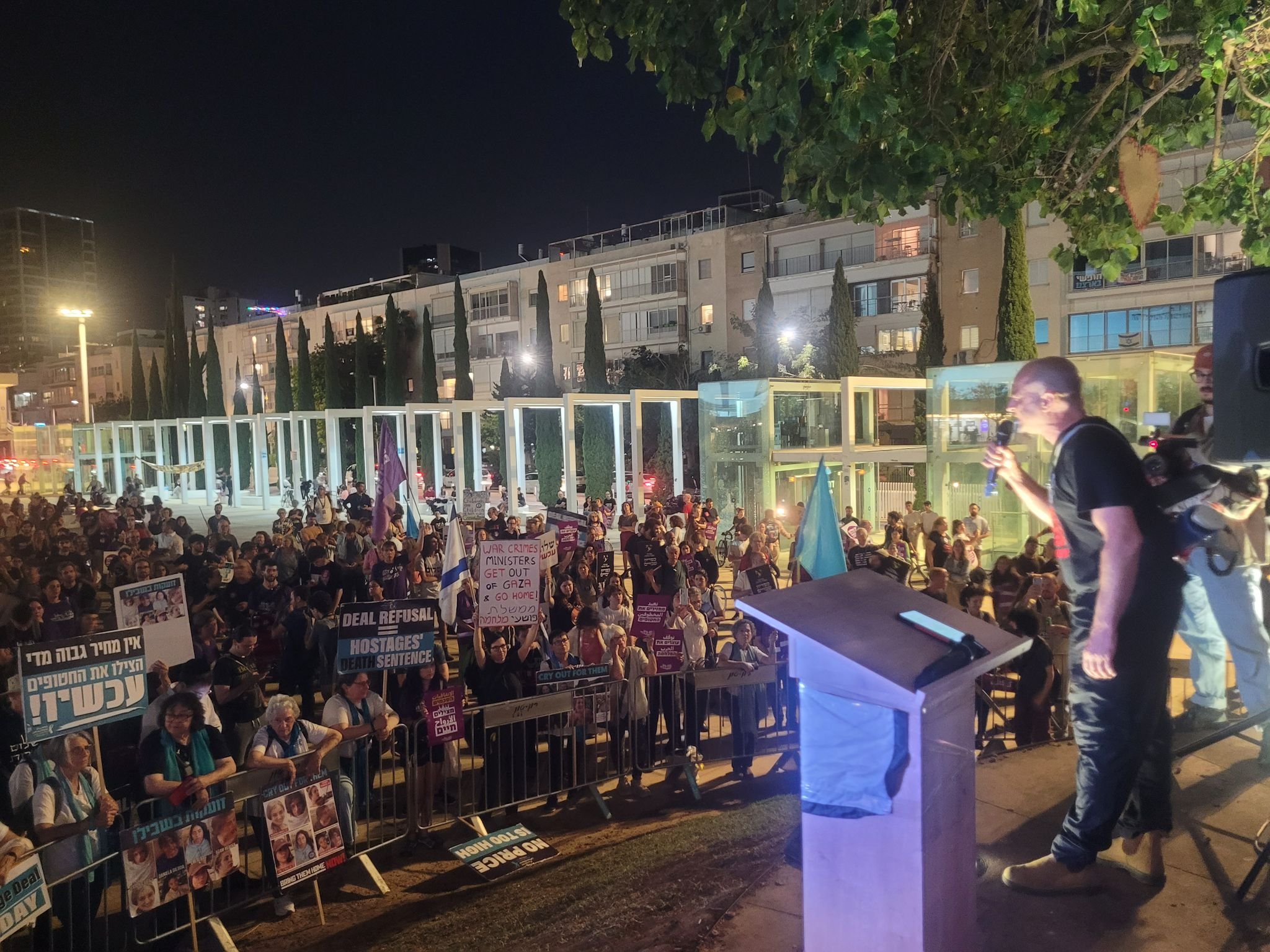 الآلاف في تل أبيب يطالبون بوقف الحرب وعقد صفقة بشكل فوري-2