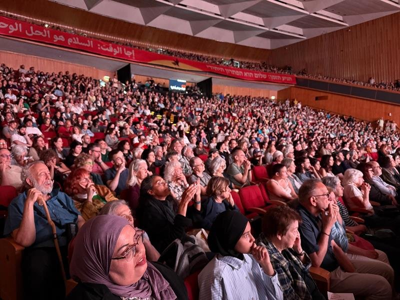 الآلاف يشاركون في المؤتمر الشعبي للسلام بالقدس: "إجا الوقت" لإنهاء الحرب والمضي نحو السلام!-4