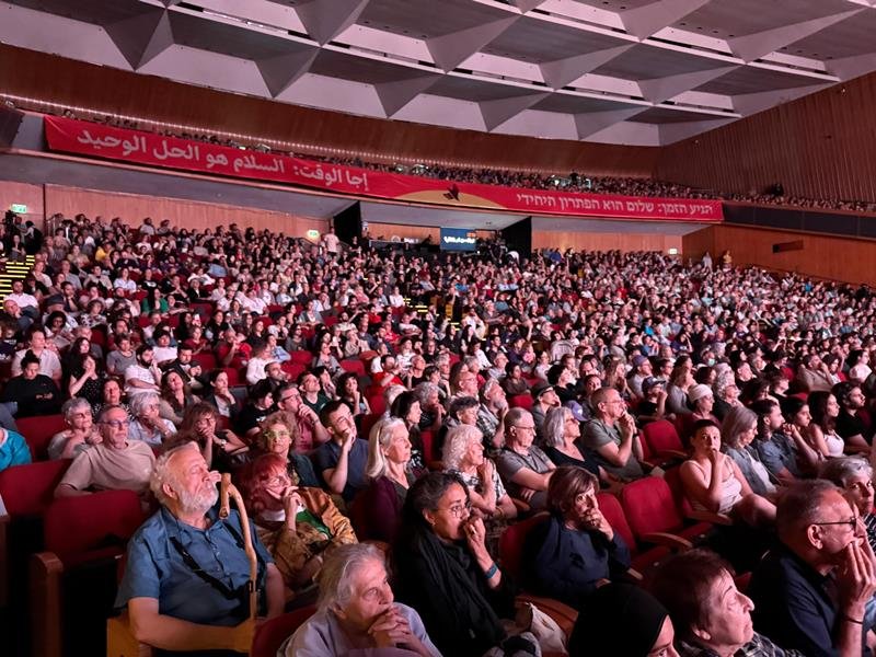 الآلاف يشاركون في المؤتمر الشعبي للسلام بالقدس: "إجا الوقت" لإنهاء الحرب والمضي نحو السلام!-14