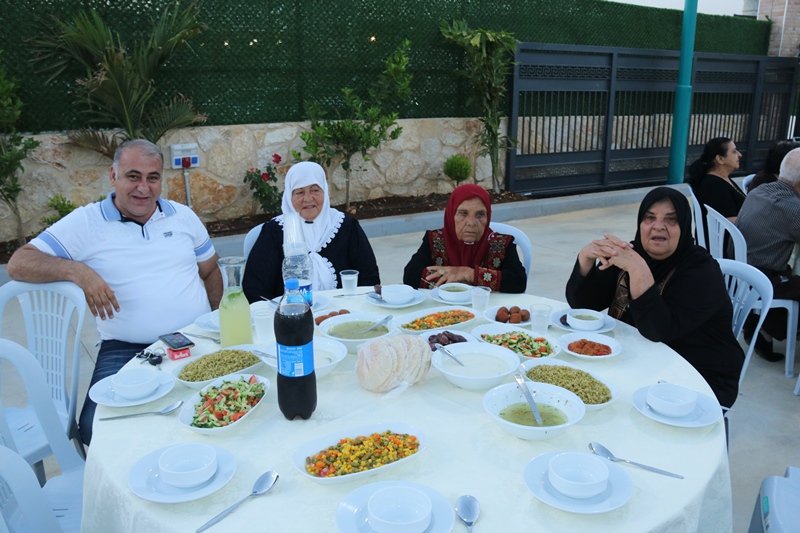 سخنين: جمعية السلام تنظم بمبادرة مياه الجليل افطاراً جماعياً لمسني البطوف والشاغور-54